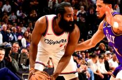 哈登连续十二场比赛得分超过重要助攻，TL不断突破！观众掌声雷动的简单介绍